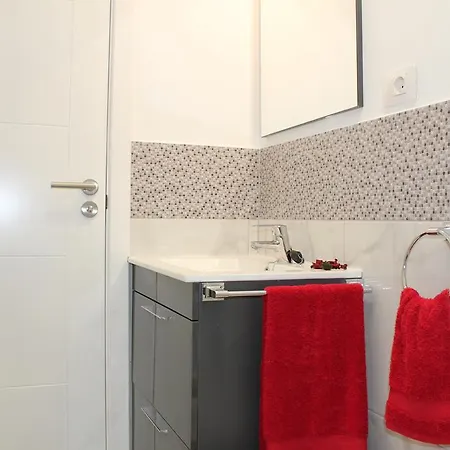 Aloha Garden Apartment *
